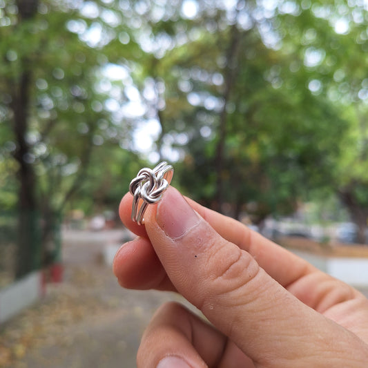 Anillo nudos enlazados.