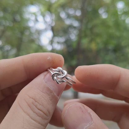 Anillo nudos enlazados.