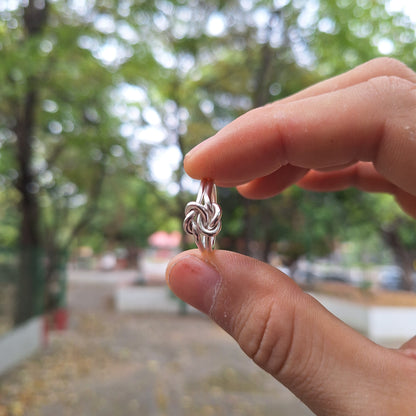 Anillo nudos enlazados.