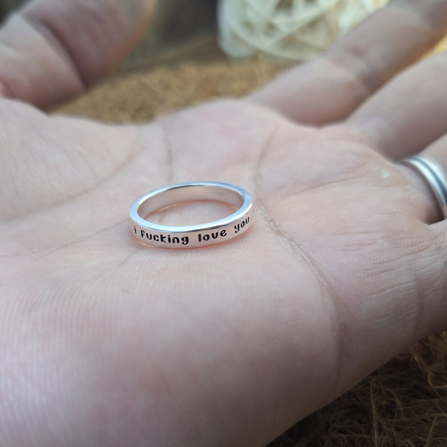 Anillo frase personalizada.